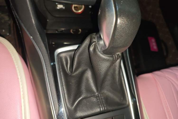 Used Peugeot 408 2014 1.8L Automatic Luxury Edition Gear Lever