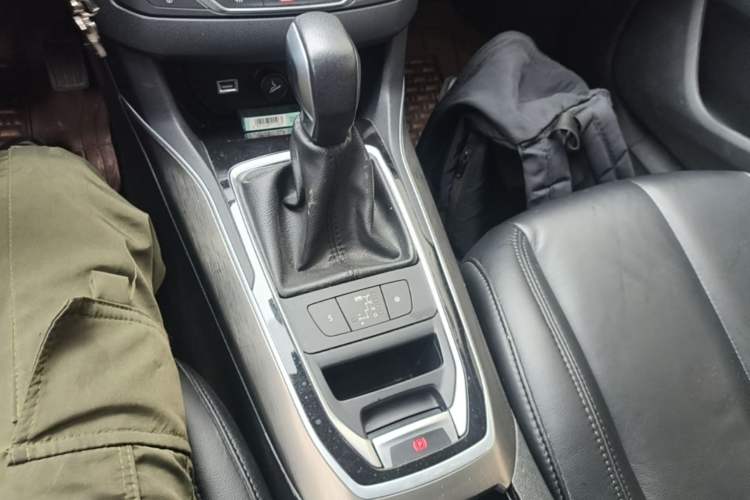 Used Peugeot 408 2014 1.8L Automatic Luxury Edition Gear Lever