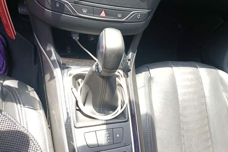 Used Peugeot 408 2014 1.6T Automatic Supreme Edition Gear Lever