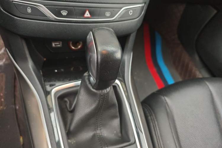 Used Peugeot 408 2014 1.8L Automatic Luxury Edition Gear Lever