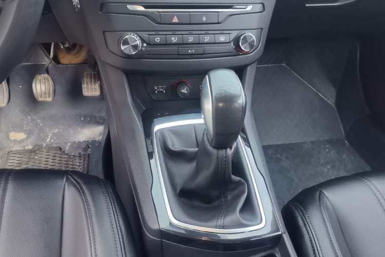 Used Peugeot 408 2014 1.8L Manual Leading Edition Gear Lever