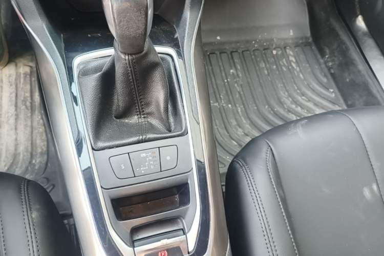 Used Peugeot 408 2014 1.8L Automatic Luxury Edition Gear Lever