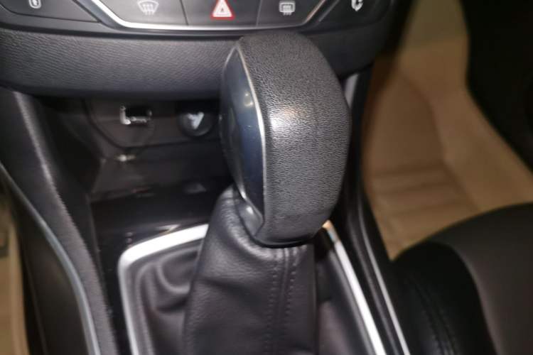 Used Peugeot 408 2014 1.8L Automatic Luxury Edition Gear Lever
