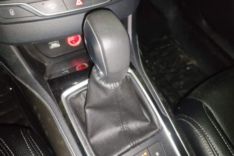 Used Peugeot 408 2014 1.8L Automatic Luxury Edition Gear Lever