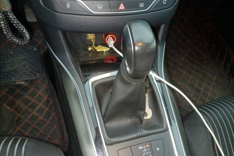 Used Peugeot 408 2014 1.8L Automatic Luxury Edition Gear Lever