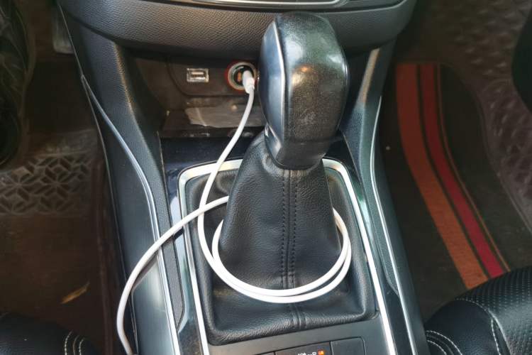 Used Peugeot 408 2014 1.8L Automatic Luxury Edition Gear Lever