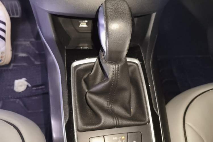 Used Peugeot 408 2014 1.8L Automatic Luxury Edition Gear Lever