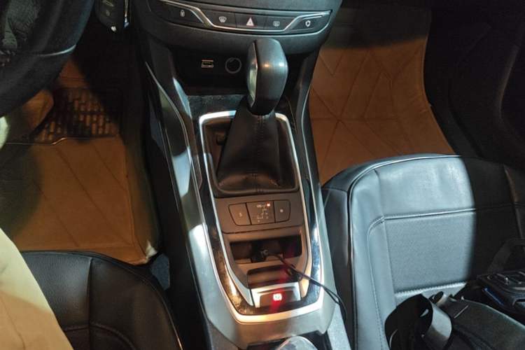 Used Peugeot 408 2014 1.8L Automatic Luxury Edition Gear Lever