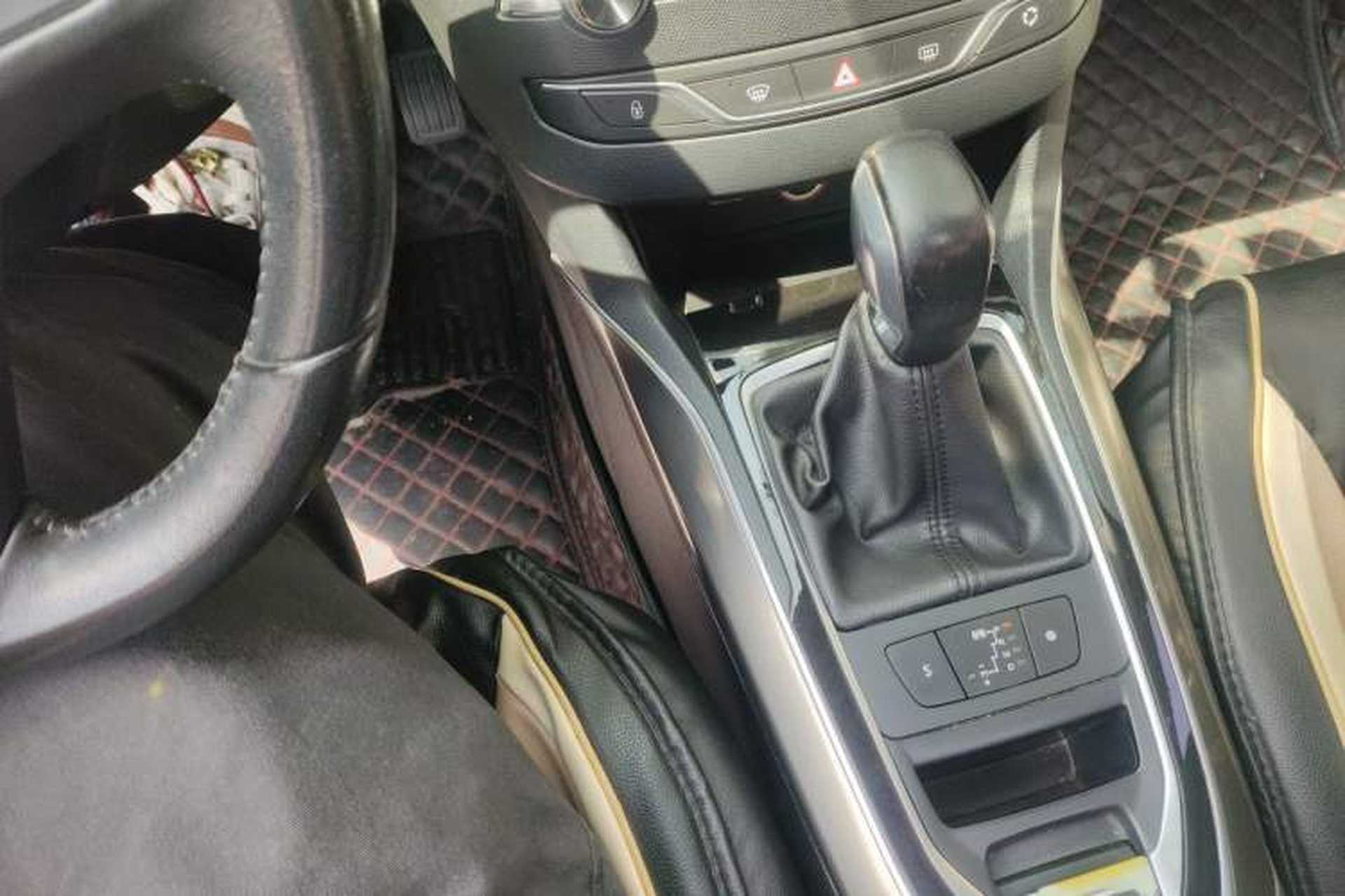 Used Peugeot 408 2014 1.8L Automatic Luxury Edition Gear Lever