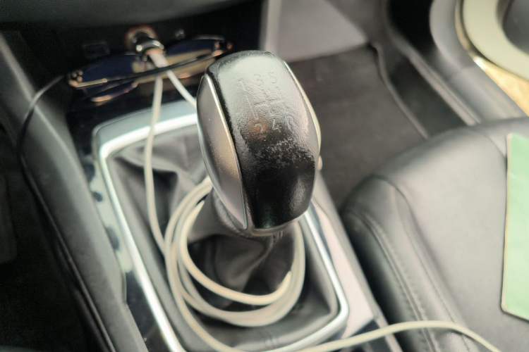 Used Peugeot 408 2014 1.8L Manual Leading Edition Gear Lever