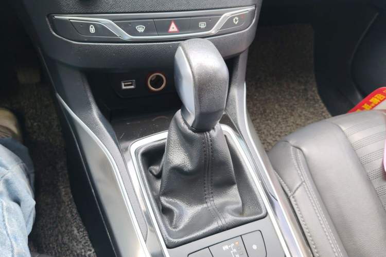 Used Peugeot 408 2014 1.6T Automatic Prestige Edition Gear Lever