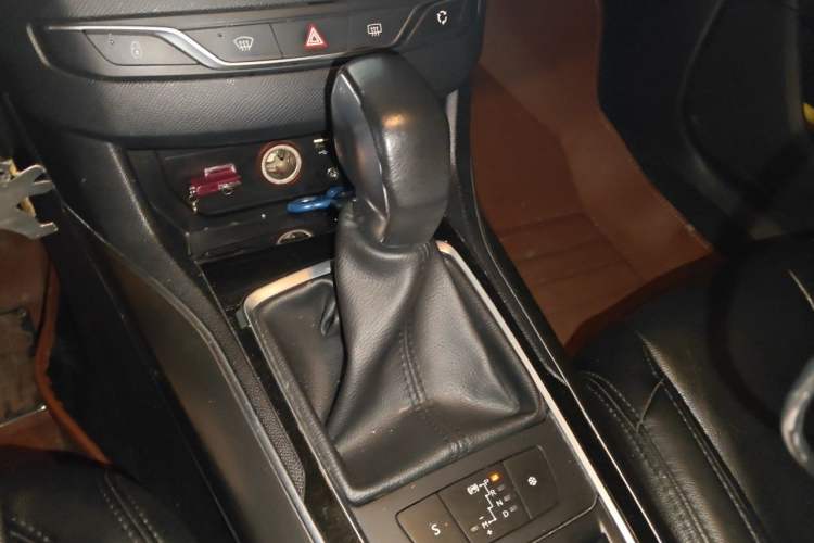 Used Peugeot 408 2014 1.8L Automatic Luxury Edition Gear Lever