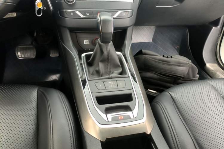 Used Peugeot 408 2014 1.8L Automatic Luxury Edition Gear Lever