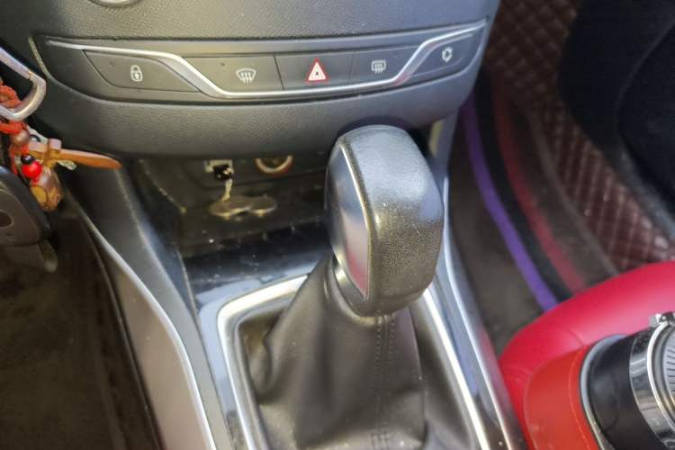 Used Peugeot 408 2014 1.8L Automatic Luxury Edition Gear Lever