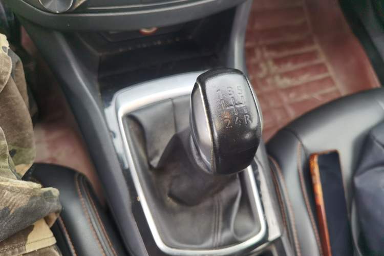 Used Peugeot 408 2014 1.8L Manual Leading Edition Gear Lever
