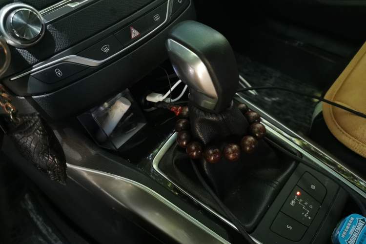 Used Peugeot 408 2014 1.8L Automatic Luxury Edition Gear Lever