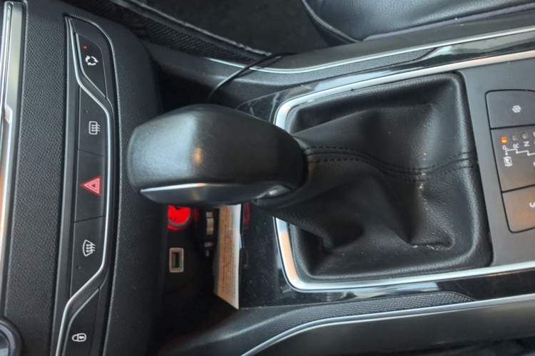 Used Peugeot 408 2014 1.8L Automatic Luxury Edition Gear Lever