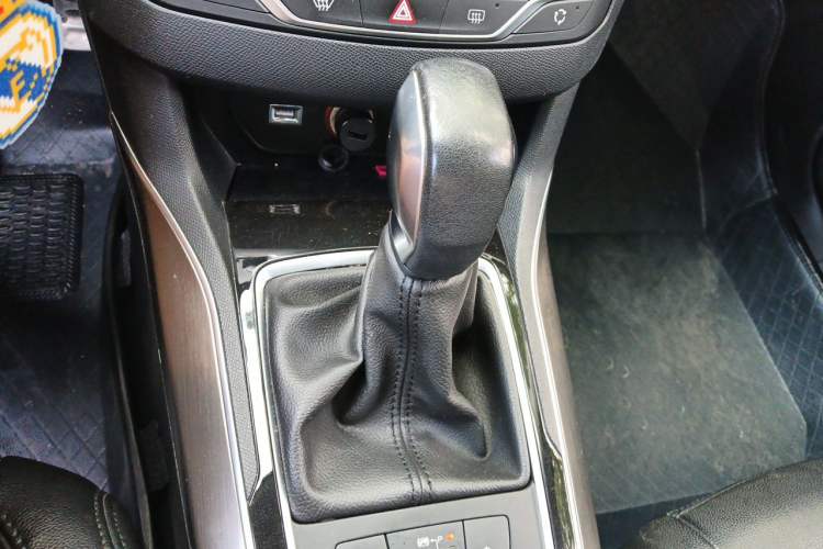 Used Peugeot 408 2014 1.8L Automatic Luxury Edition Gear Lever