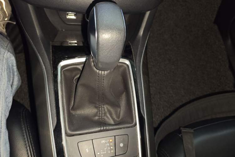 Used Peugeot 408 2014 1.8L Automatic Luxury Edition Gear Lever