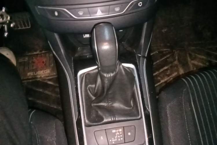 Used Peugeot 408 2014 1.8L Automatic Luxury Edition Gear Lever