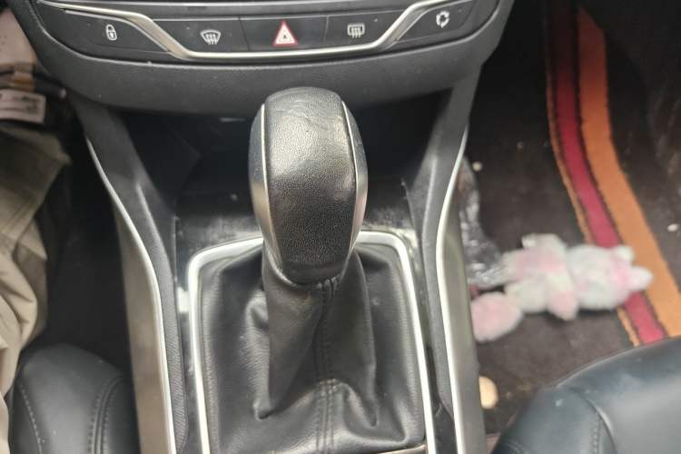 Used Peugeot 408 2014 1.8L Automatic Luxury Edition Gear Lever
