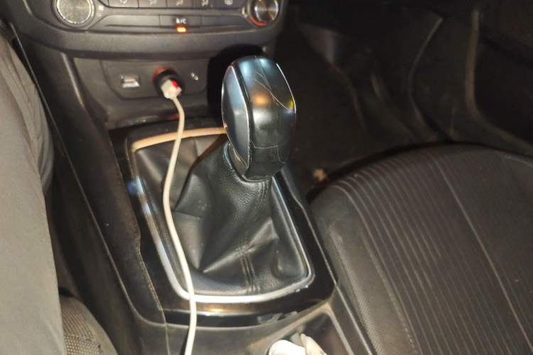 Used Peugeot 408 2014 1.8L Manual Leading Edition Gear Lever