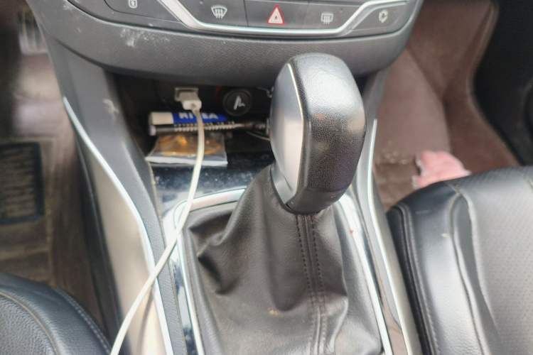 Used Peugeot 408 2014 1.8L Automatic Luxury Edition Gear Lever