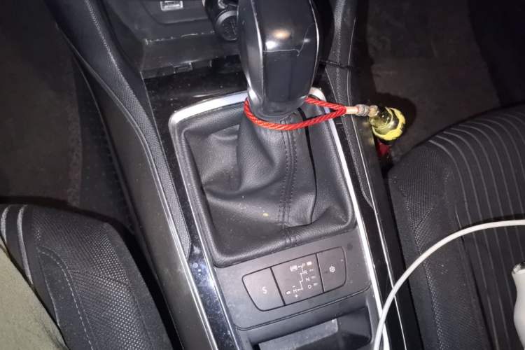 Used Peugeot 408 2014 1.8L Automatic Luxury Edition Gear Lever