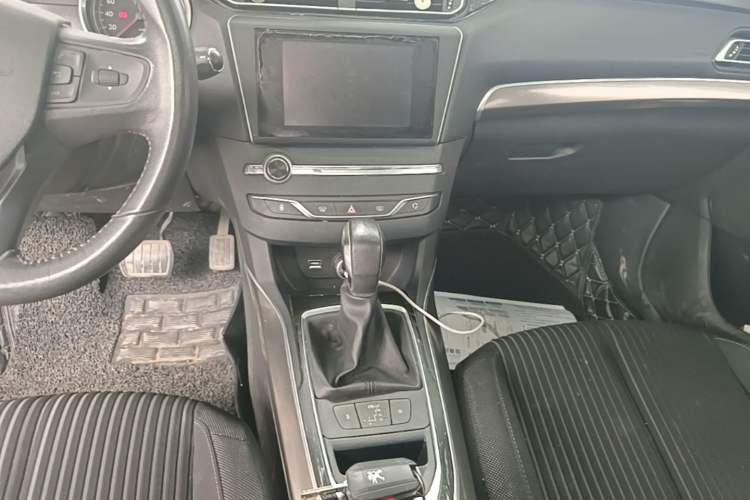 Used Peugeot 408 2014 1.8L Automatic Luxury Edition Gear Lever