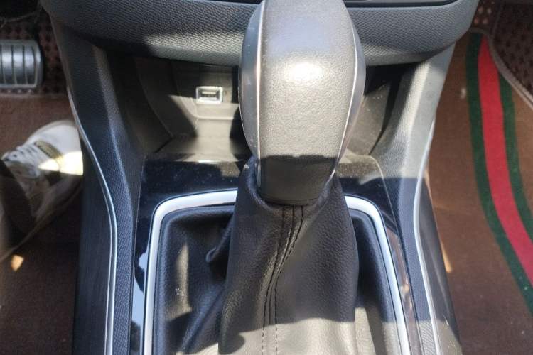 Used Peugeot 408 2014 1.8L Automatic Luxury Edition Gear Lever
