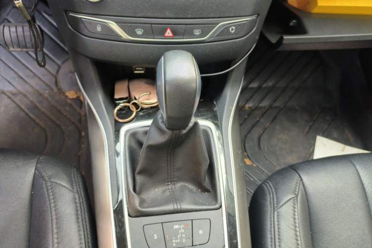 Used Peugeot 408 2014 1.8L Automatic Luxury Edition Gear Lever