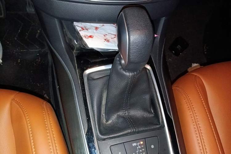 Used Peugeot 408 2014 1.8L Automatic Luxury Edition Gear Lever