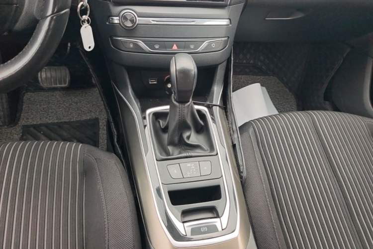 Used Peugeot 408 2014 1.8L Automatic Luxury Edition Gear Lever