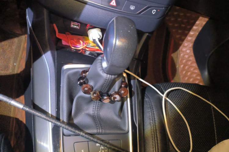 Used Peugeot 408 2014 1.8L Automatic Luxury Edition Gear Lever
