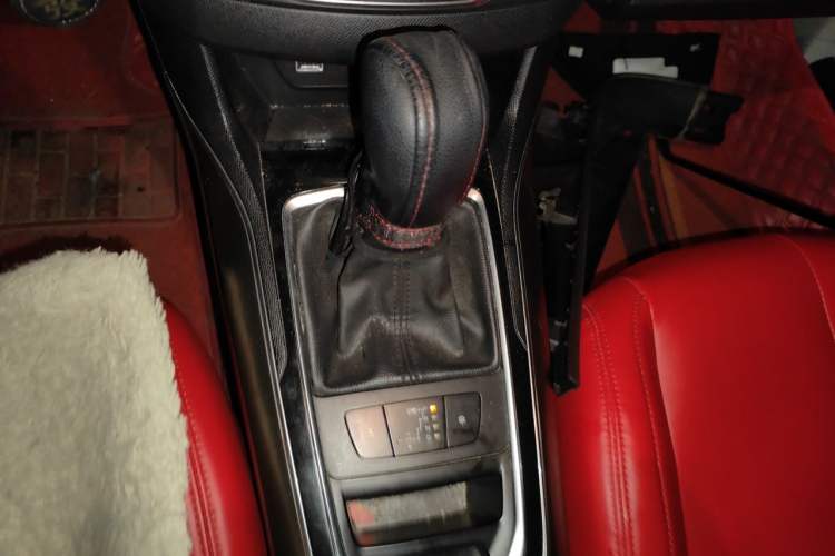 Used Peugeot 408 2014 1.8L Automatic Luxury Edition Gear Lever