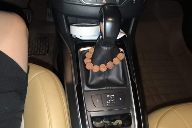 Used Peugeot 408 2014 1.8L Automatic Luxury Edition Gear Lever