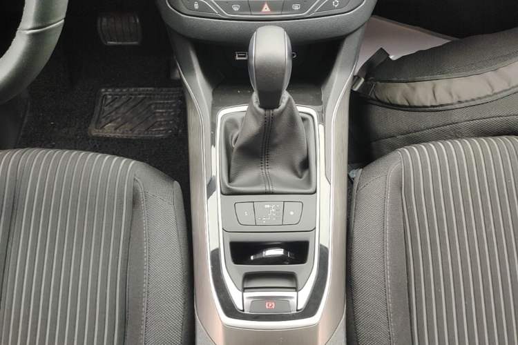 Used Peugeot 408 2014 1.8L Automatic Luxury Edition Gear Lever