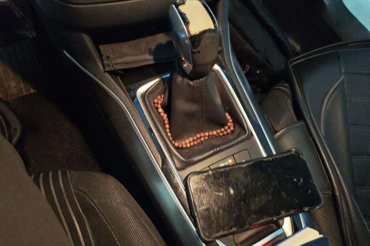 Used Peugeot 408 2014 1.8L Automatic Luxury Edition Gear Lever