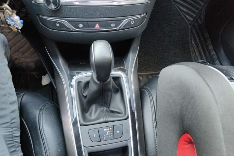 Used Peugeot 408 2014 1.8L Automatic Luxury Edition Gear Lever