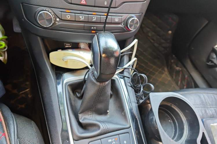 Used Peugeot 408 2014 1.8L Automatic Leading Edition Gear Lever
