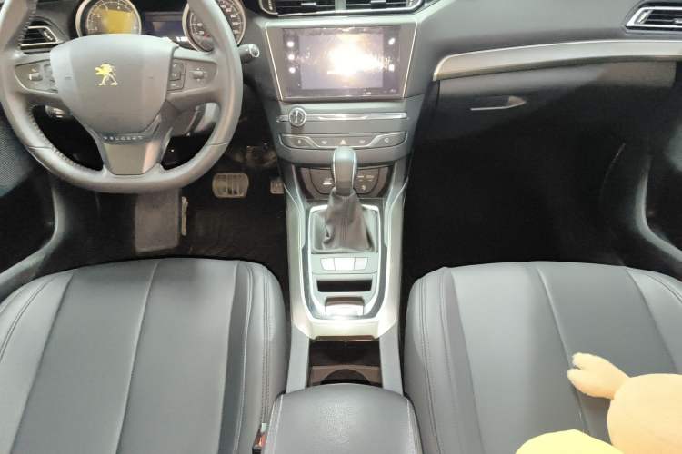Used Peugeot 408 2014 1.8L Automatic Luxury Edition Gear Lever