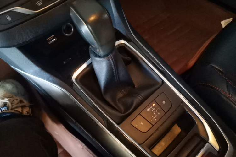 Used Peugeot 408 2014 1.8L Automatic Luxury Edition Gear Lever
