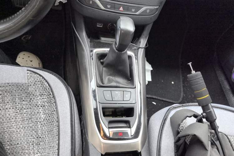 Used Peugeot 408 2014 1.8L Automatic Luxury Edition Gear Lever