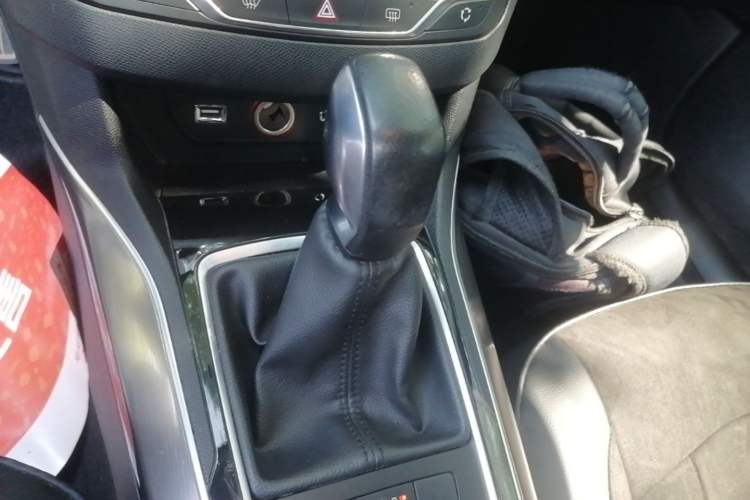 Used Peugeot 408 2014 1.8L Automatic Luxury Edition Gear Lever