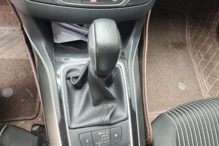 Used Peugeot 408 2014 1.8L Automatic Luxury Edition Gear Lever