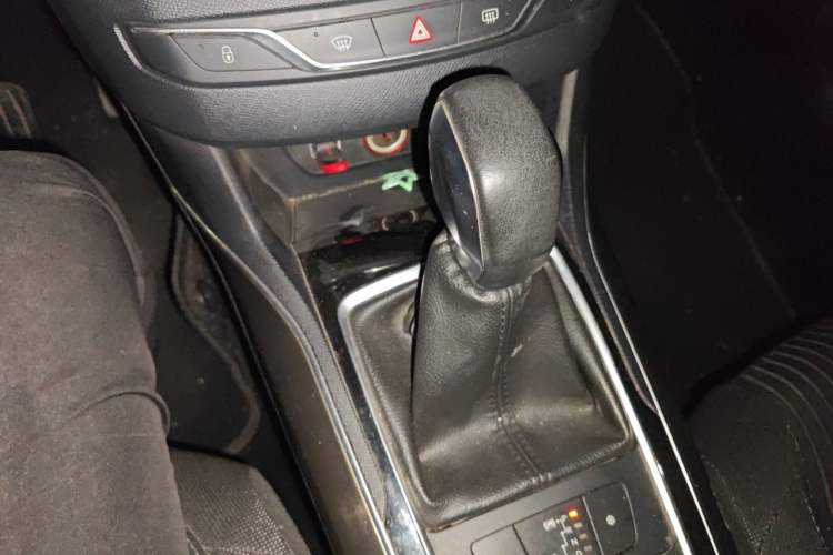 Used Peugeot 408 2014 1.8L Automatic Luxury Edition Gear Lever