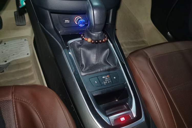 Used Peugeot 408 2014 1.8L Automatic Luxury Edition Gear Lever