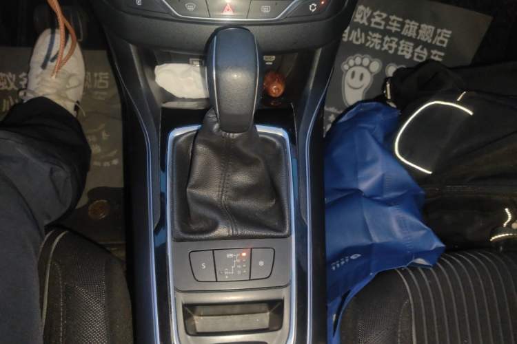 Used Peugeot 408 2014 1.8L Automatic Luxury Edition Gear Lever