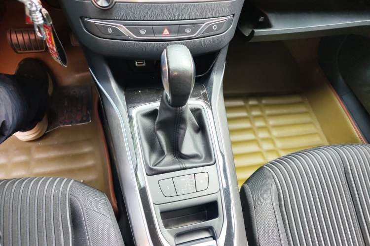Used Peugeot 408 2014 1.8L Automatic Luxury Edition Gear Lever