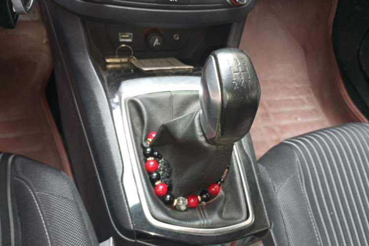 Used Peugeot 408 2014 1.8L Manual Leading Edition Gear Lever